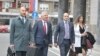 Bivši predsednik Opštine Grocka Dragoljub Simonović (u sredini), koji je optužen da je naložio paljenje kuće Jovanovića, prilikom dolaska u sud
