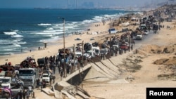 Palestinienii strămutați se îndreaptă spre sud după ce Israelul le-a ordonat să se evacueze, ca soldații lui să poată ataca orașul Gaza. 17 septembrie 2025.