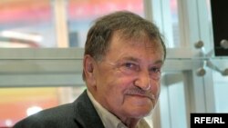 Василий Аксенов: "Я и сам типичный советский писатель"