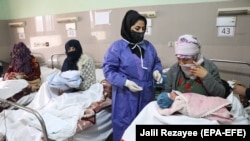 Afganistanske majke novorođenih beba liječe se u porodilištu Rezaei u gradu Heratu na zapadu Avganistana. (arhivska fotografija)