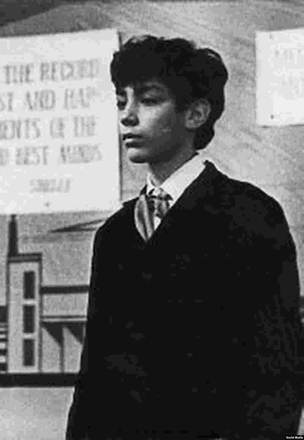 Борис Немцов завършва физика през 1981 г. в държавния университет &quot;Лобачевски&quot; в град Горки, който днес се казва Нижни Новгород.