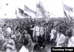 Marea Adunare Națională de la Alba Iulia (1 decembrie 1918) (Foto: I. Țurcanu, M. Papuc, Basarabia în actul Marii Uniri de la 1918)