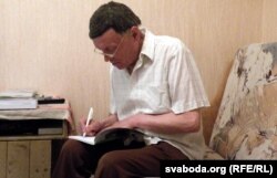 З алоўкам Рэнальд Іванавіч не расстаецца ніколі
