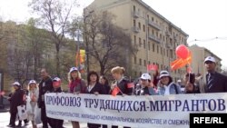 Помимо всех известных проблем, связанных с трудоустройством мигрантов, есть еще одна: конкуренция между внешними мигрантами и внутренними.