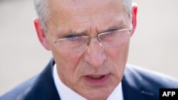 Glavni tajnik NATO-a Jens Stoltenberg govori medijima ispred zapadnog krila Bijele kuće u Washingtonu 17. juna nakon sastanka s američkim predsjednikom Joeom Bidenom.