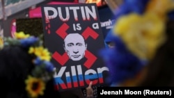După invazia neprovocată a Ucrainei, în mai multe orașe ale lumii au avut loc proteste împotriva regimului lui Vladimir Putin.