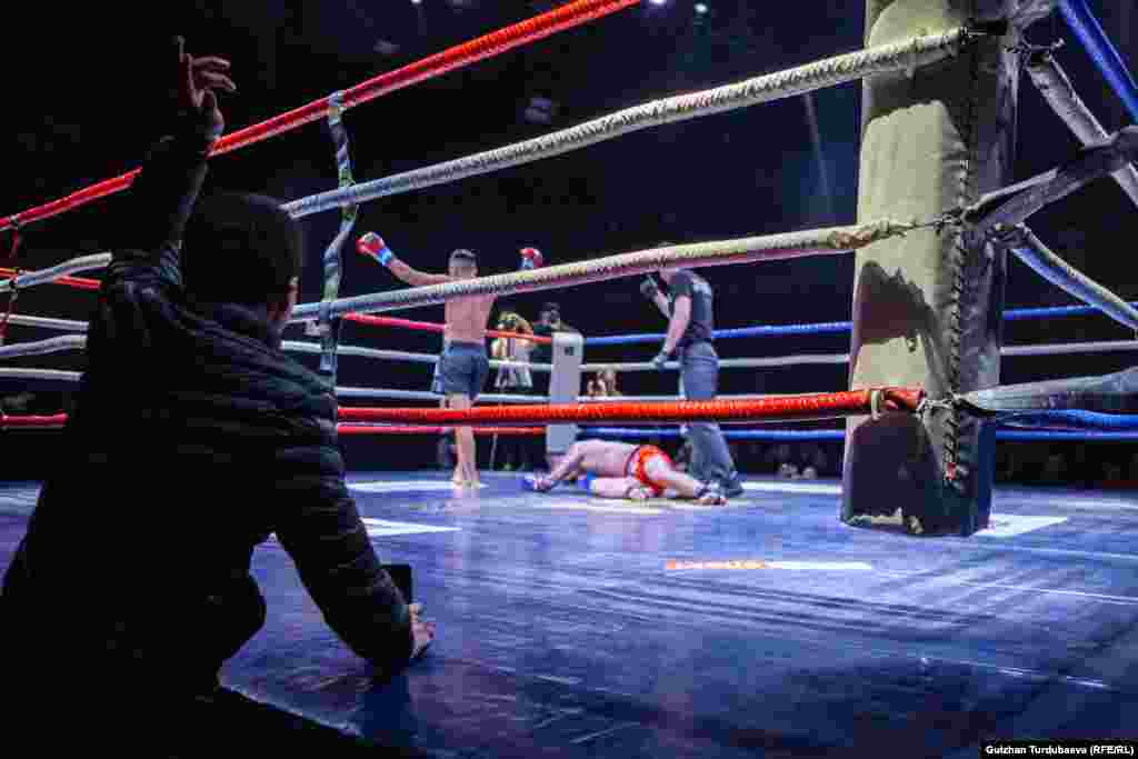 Participanți la turneul de kickbox K-1 la Bișkek, Kârgâzstan, 25 februarie 2019