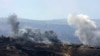 Tymi ngrihet mbi fshatin Taybeh në Liban gjatë bombardimeve izraelite, 23 shtator 2024.