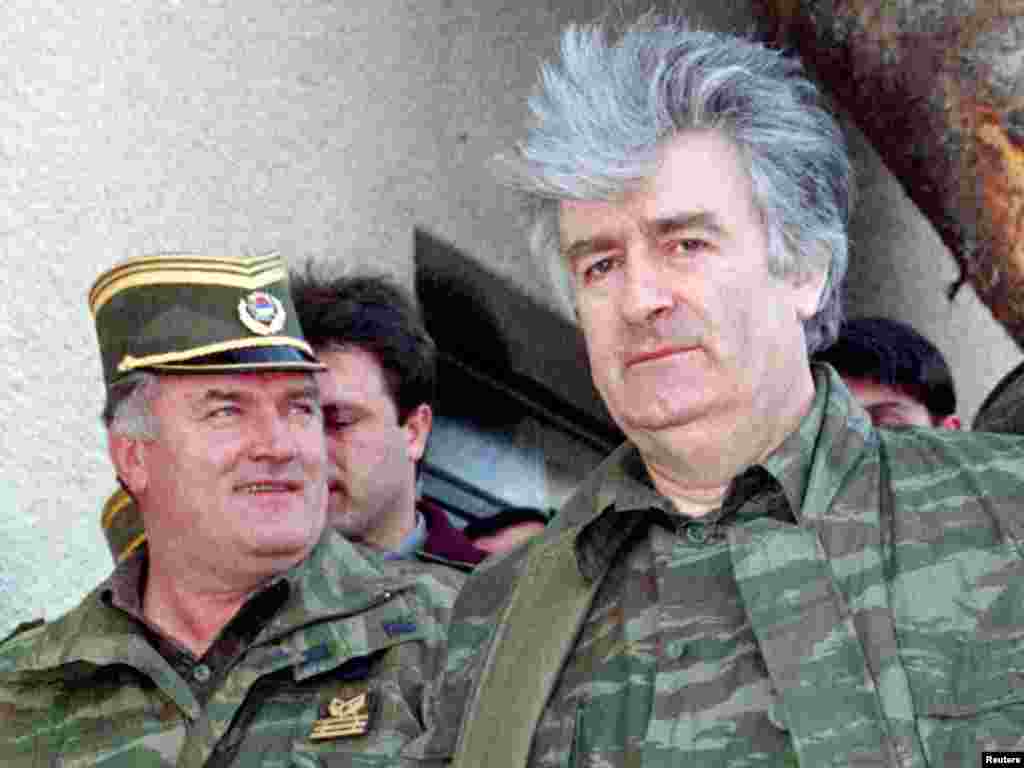 Младиќ и Караџиќ во април 1995