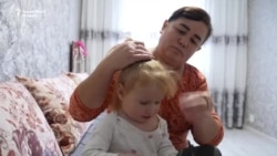 Asistenta care a crescut 45 de copii. Sute mai așteaptă în orfelinate să fie luați în familii
