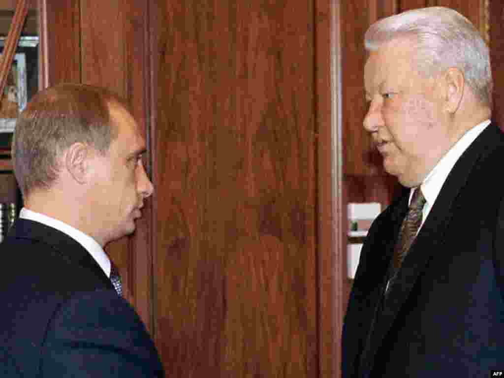 Елцин и премиерот Путин во Кремљ на 16 септември 1999 година, еден месец откако тој беше именуван за шеф на владата.