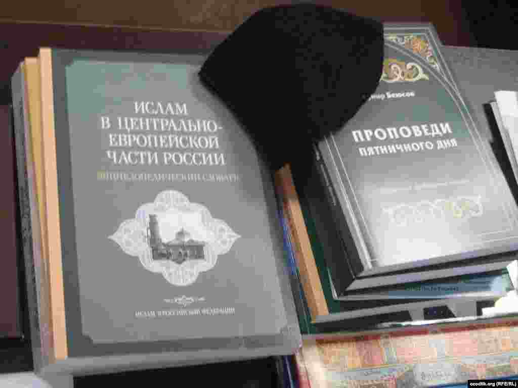 АЛ РТВ режиссëри ва муҳаррири Орифжонов Рустамнинг иш столи