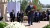Президент Казахстана Нурсултан Назарбаев возлагает цветы к могиле Ислама Каримова в Самарканде. 12 сентября 2016 года.