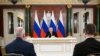 Presidenti rus, Vladimir Putin, duke folur për gazetarët në një konferencë për shtyp në mesnatë në Moskë, më 11 maj.