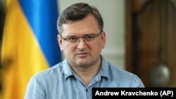 Dmitro Kuleba ukrán külügyminiszter az AP hírügynökségnek ad interjút Kijevben, 2022. július 12-én