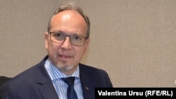 Ambasadorul Daniel Ioniță în studioul Europei Liberă