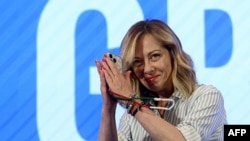 Giorgia Meloni mulțumește alegătorilor duminică seară, la Roma.