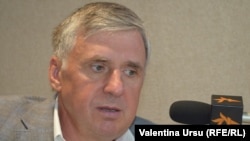 Ion Sturza în studioul Europei Libere la Chișinău