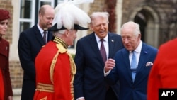 Regele Charles primindu-l pe Trump la Windsor.