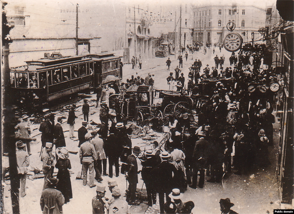 Gužva na ulicama nakon antisrpskih protesta u Sarajevu 29. juni 1914. 