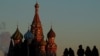 «Сон смешного человека». Акционист голым пробежал по Красной площади в Москве