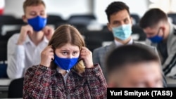 Studenti koji su razgovarali s RFE/RL rekli su da se plaše da bi se pritisak mogao povećati ako se dovoljno učenika ne javi da pomogne Jedinstvenoj Rusiji. Neki su rekli da bi se oni koji odbiju mogli suočiti i s protjerivanjem. (ilustrativna fotografija)