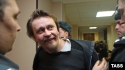 Олег Воротников общается с властью