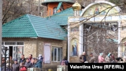 У монастыря в Сахарне, Резинский район