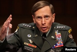 Gjenerali i pensionuar amerikan, David Petraeus - Foto e bërë në vitin 2011.