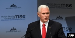 Vicepreședintele american Mike Pence pronunțîndu-și alocuțiunea la Conferința de la München