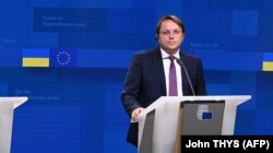 Várhelyi Olivér, az EU bővítési biztosa az EU–Ukrajna Társulási Tanács ülésén tartott sajtótájékoztatón 2022. szeptember 5-én