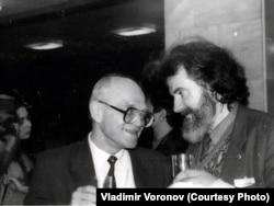 Chimistul Lev Fedorov și Vladimir Petrenko, în anul 1993