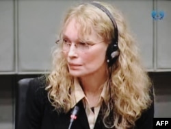 Mia Farrow svjedoči na Tribunalu za ratne zločine 2010. godine.
