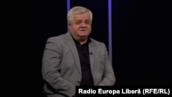 Anatol Țăranu la o dezbatere în studioul Europei Libere