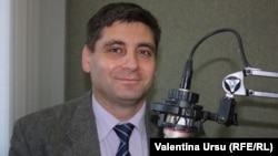 Victor Koroli în studioul Europei Libere