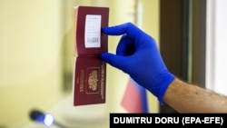 Як пише журналіст Радіо Свобода, навіть якщо для цього потрібна лише кваліфікована більшість, занадто багато держав-членів ЄС висловлюють свою незгоду
