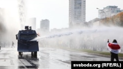 Policija je upotrebila vodene topove kako bi rasterala demonstrante