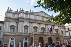 Здание оперного театра La Scala в Милане