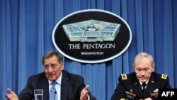Американскиот секретар за одбрана Леон Панета, шефот на американскиот Генералштаб адмирал Мартин Демпсеј
