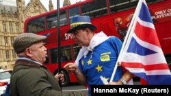 Juncker: 'Želimo pronaći kreativno rešenje koje sprečava čvrstu granicu u Severnoj Irskoj' (Foto: protest pristalica i protivnika Brexita, London, septembar 2018)