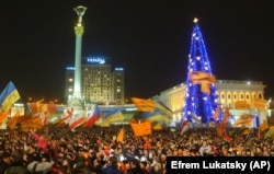 Mbështetësit e Viktor Yushchenkos të mbledhur në sheshin Maidan më 26 dhjetor 2004.