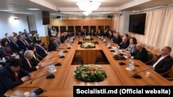Делегация депутатов Партии социалистов во время визита в Москву