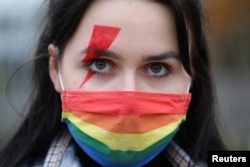 A lengyel társadalom rendkívül homofób, a politikusok könnyen fel tudják használni ezt a témát a saját céljaikra - mondja Iwona Reichardt.