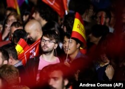 Mbështetësit e Partisë Socialiste u mblodhën në selinë e kësaj partie në Madrid për të pritur rezultatet e zgjedhjeve. 28 prill, 2019.