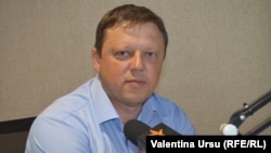 Pavel Postică în studioul Europei Libere la Chișinău