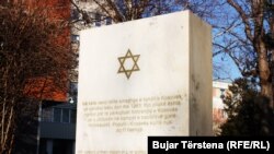 Pllaka përkujtimore në Prishtinë për hebrenjtë e vrarë gjatë Holokaustit