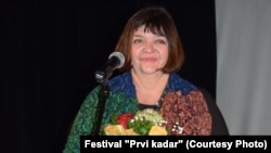 "Ako govorimo Šekspira, Sokrata, protu Mateju Nenadovića, ostane nešto od te pameti, kodeksa časti i morala. I nekako se trudimo, po prirodi stvari smo negde na strani istine i čestitog odnosa prema životu i prema ljudima", kaže glumica Gorica Popović.