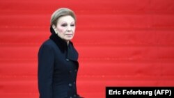 Ish-Mbretëresha e Iranit Farah Diba Pahlavi mbërrin për të marrë pjesë në një shërbesë kishtare për ish-presidentin francez Zhak Shirak në kishën Saint-Sulpice në Paris më 30 shtator 2019.