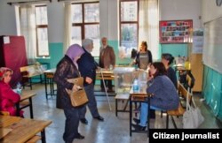 На избирательном участке во время голосования на референдуме в Турции.