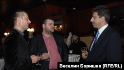 Бившият телевизионен водещ Николай Бареков (вляво), Делян Пеевски (в средата) и бившият банкер Цветан Василев по времето, когато работеха заедно - преди срива на КТБ през 2014 г.